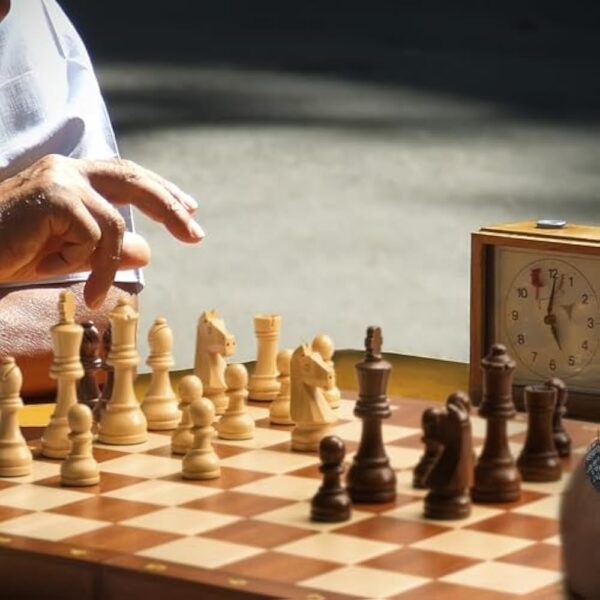 Husaria Professional Staunton Tournament No. 6 Wooden Chess Game Set with 2 Extra Queens, 3.9-inch Kings - Image 2