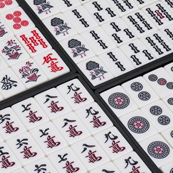 YMI Japanese Riichi Mahjong Set - White and Yellow Standard Size Tiles - with East Wind Tile and Black Vinyl Case - Image 2