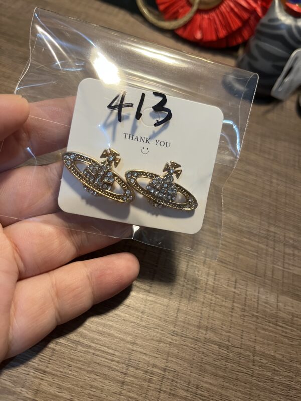 #413 earring